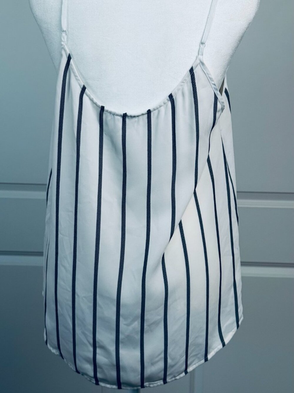ARITZIA BABATON Everly Camisole, White and Navy Blue Striped  Women's Size Med - Picture 4 of 6
